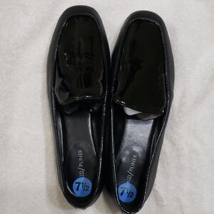 Donald J. Pliner Women's Glossy Black Flats